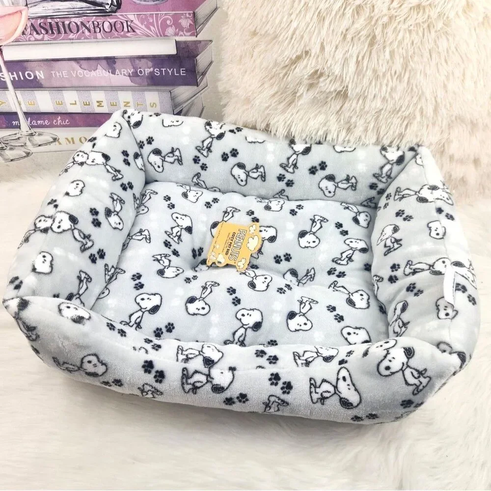 {Peanuts} Grey Cozy Plush {Pet Bed}